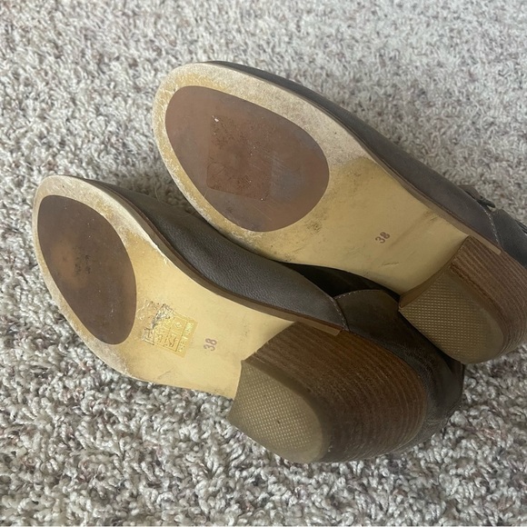 Antelope Brand Taupe Leatherr Cut Out Block Heel Ankle Boots With Buckle Size 38 - Picture 6 of 6